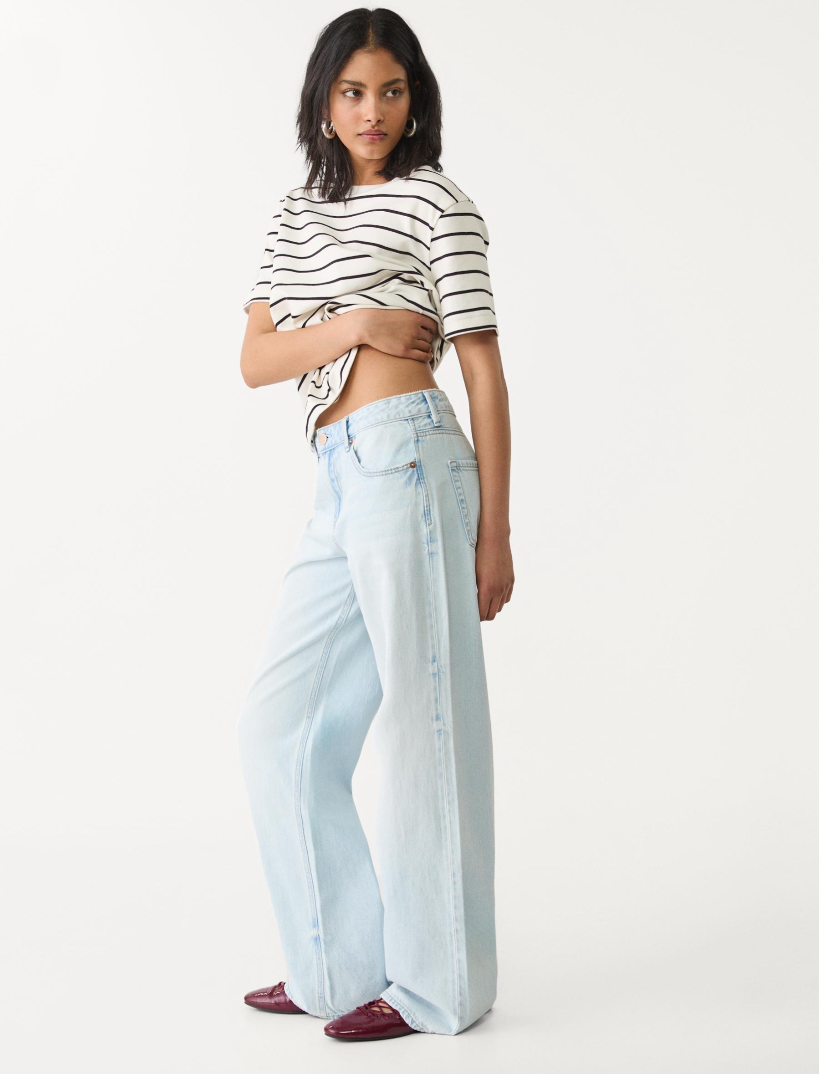 WIDE LEG JEANS MIT NIEDRIGEM BUND  -  29,99€