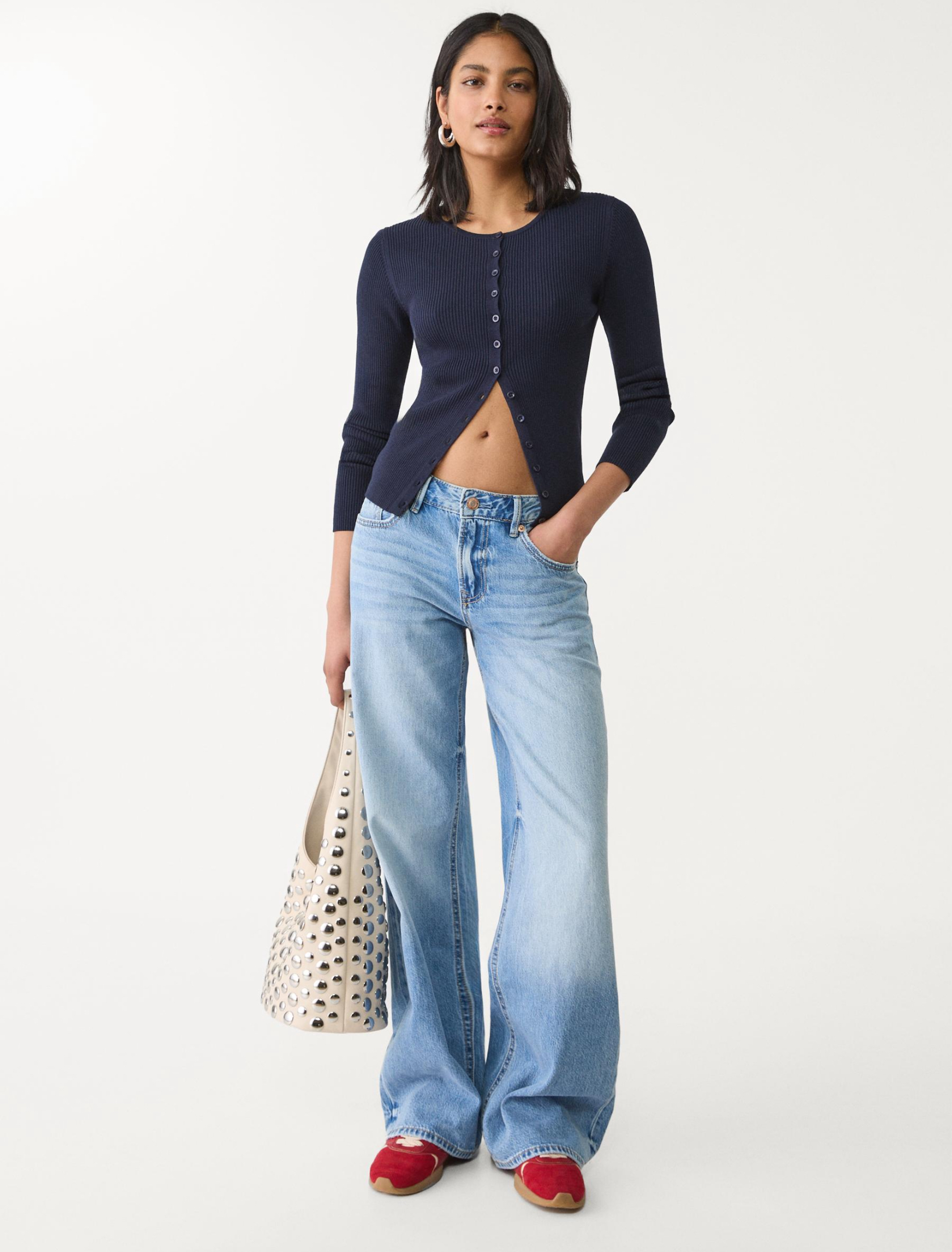 WIDE LEG JEANS MIT NIEDRIGEM BUND  -  29,99€