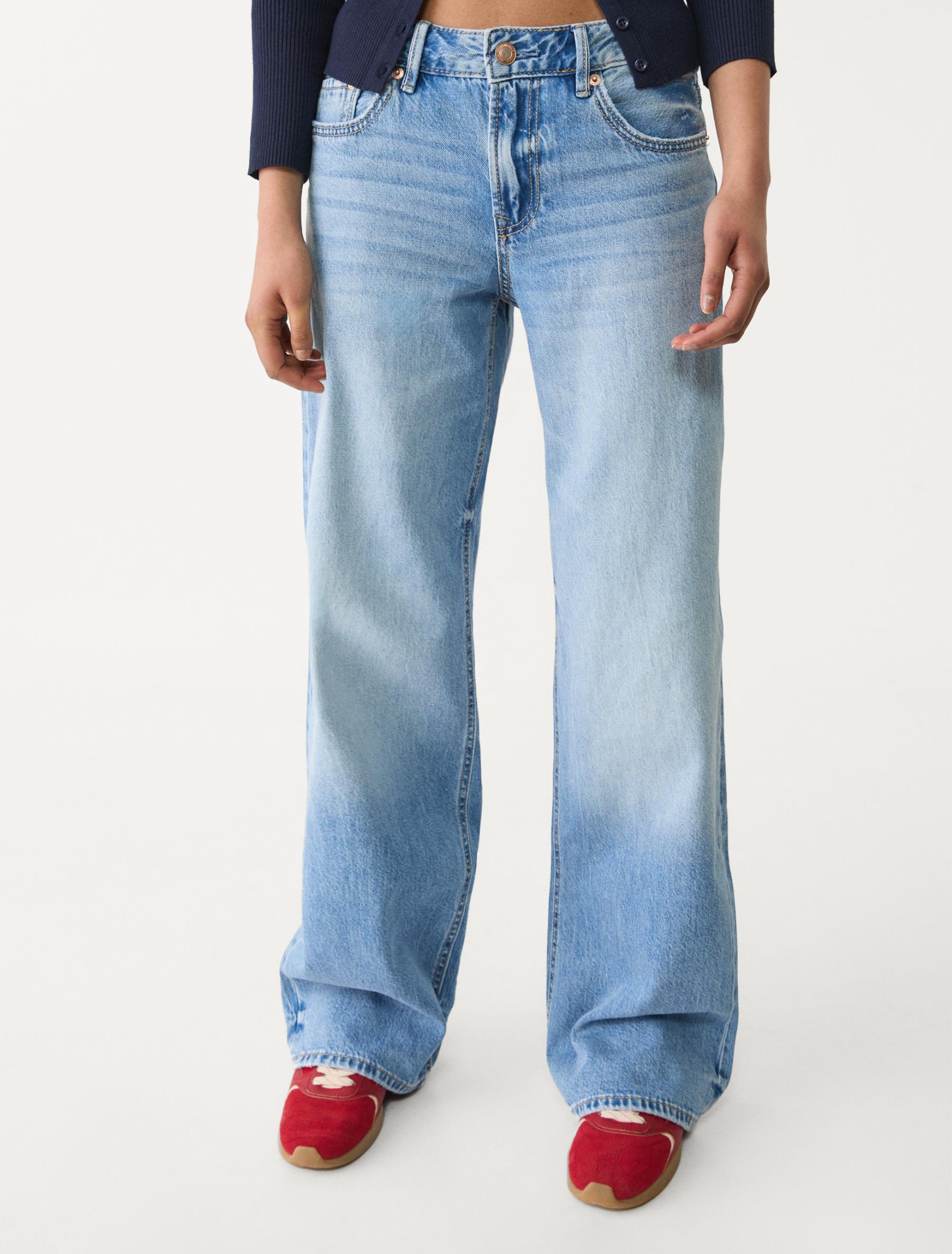 WIDE LEG JEANS MIT NIEDRIGEM BUND  -  29,99€