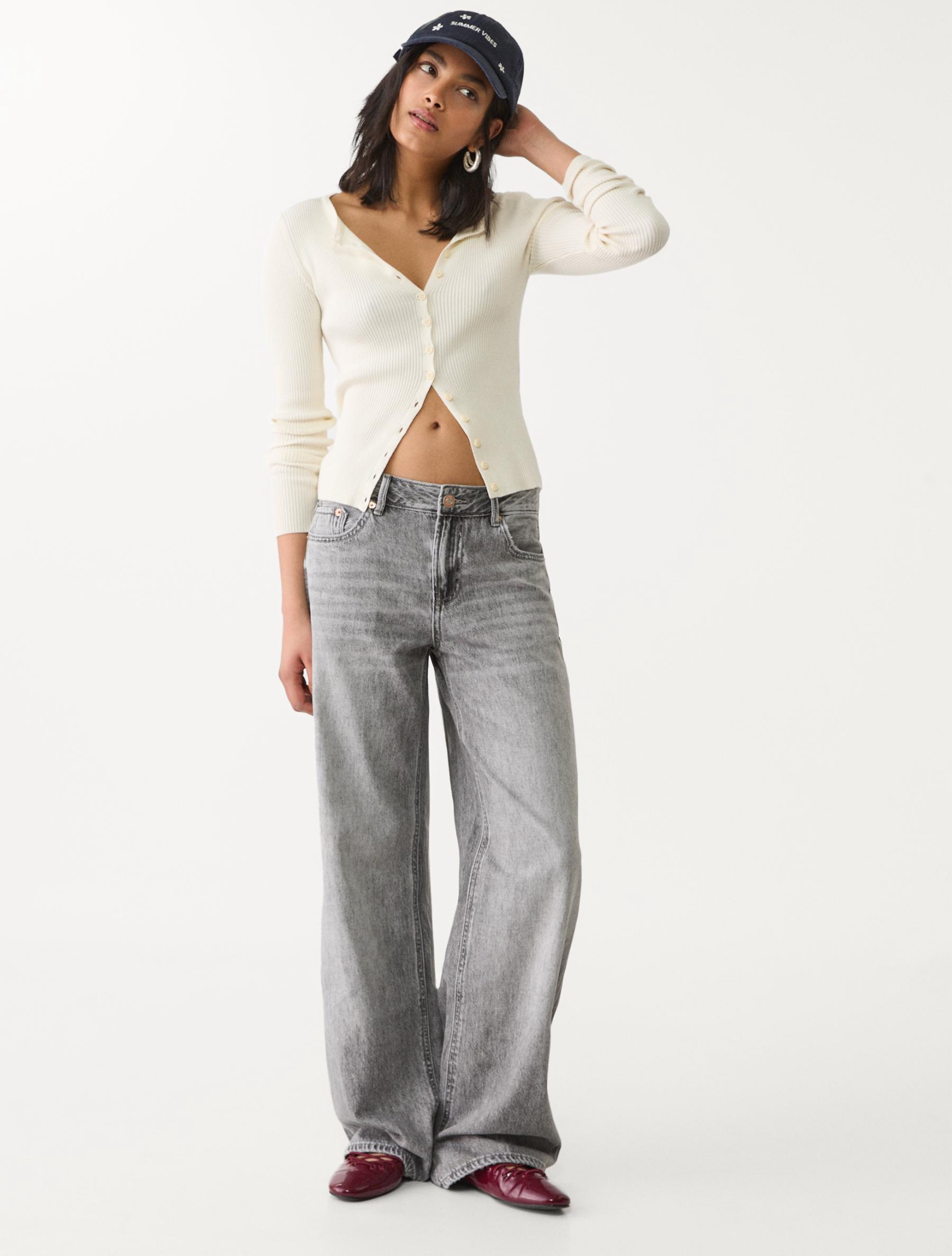 WIDE LEG JEANS MIT NIEDRIGEM BUND  -  29,99€