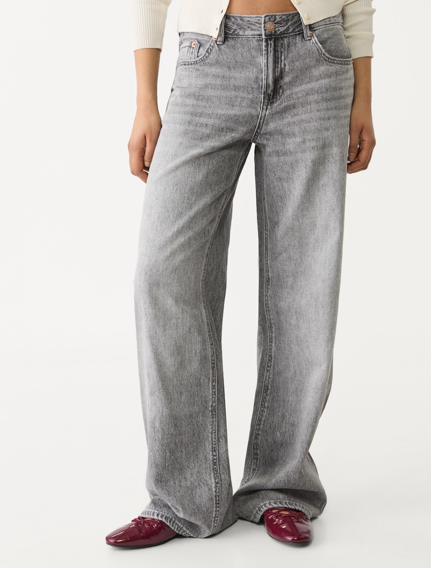 WIDE LEG JEANS MIT NIEDRIGEM BUND  -  29,99€