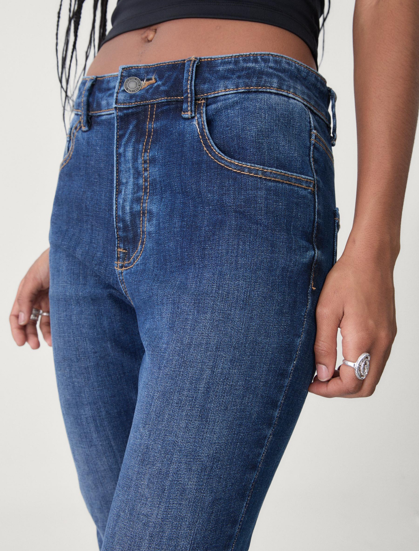 BOOTCUT-JEANS  -  29,99€