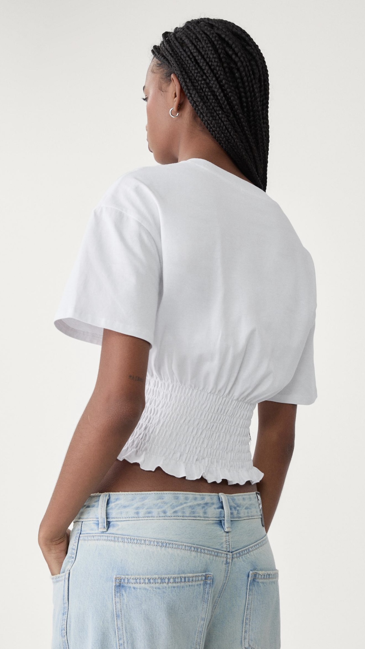 SHIRT MIT GERAFFTEM KÖRPER  -  15,99€