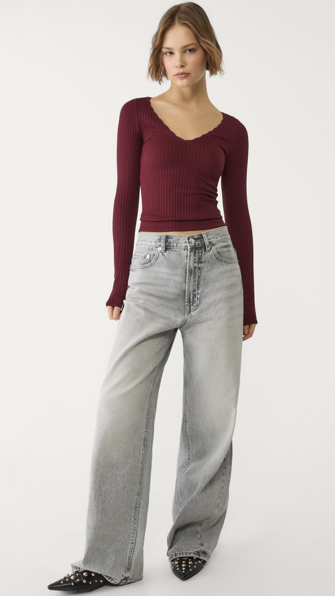 NAHTLOSES SHIRT MIT V AUSSCHNITT  -  17,99€