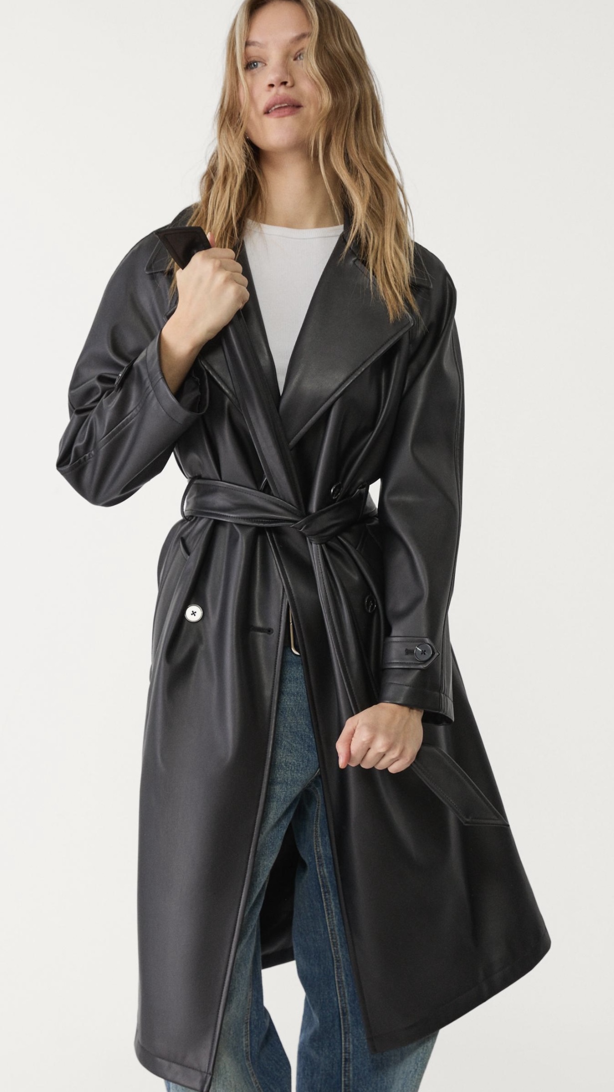 LANGER TRENCHCOAT AUS KUNSTLEDER  -  49,99€