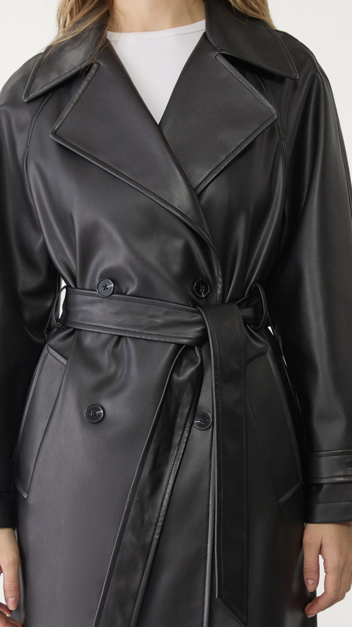 LANGER TRENCHCOAT AUS KUNSTLEDER  -  49,99€