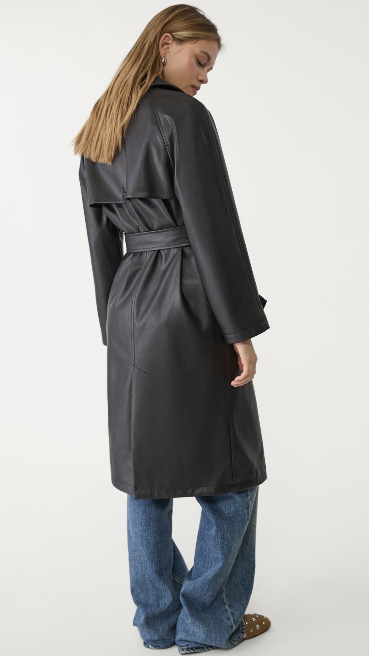 LANGER TRENCHCOAT AUS KUNSTLEDER  -  49,99€